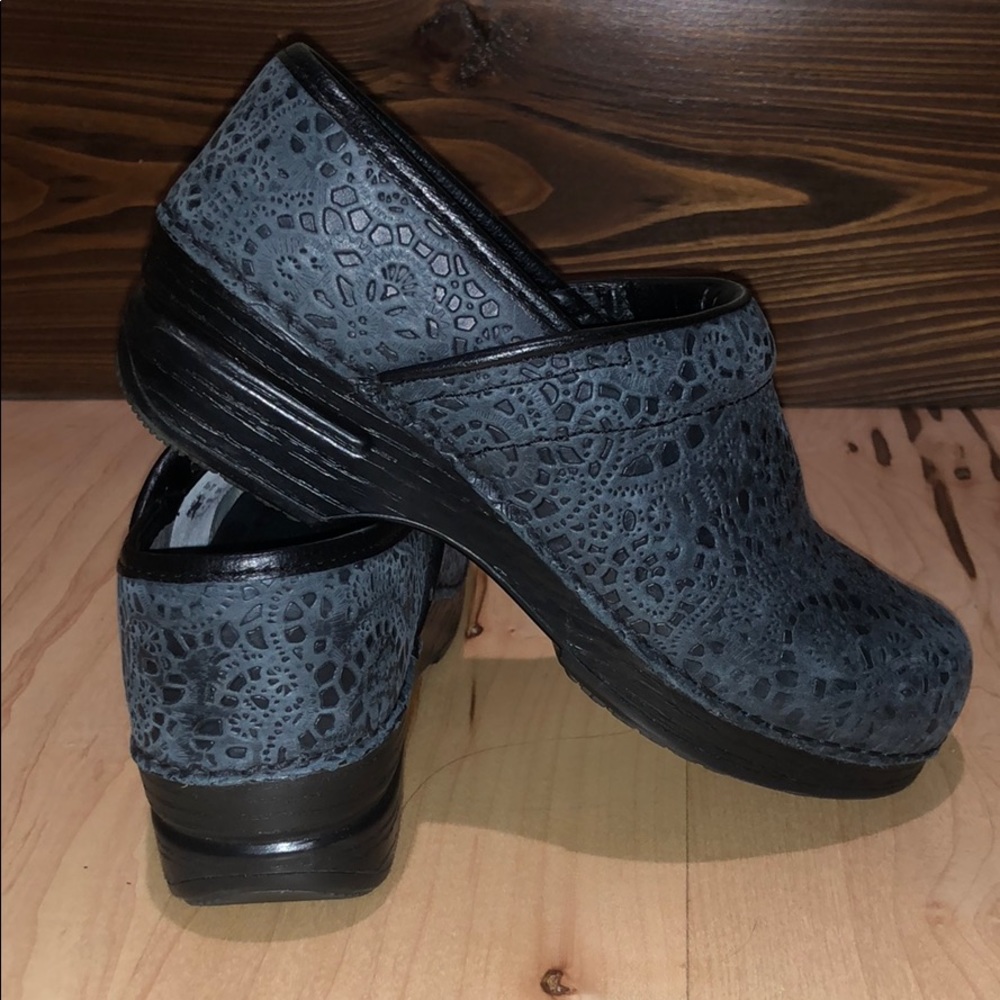 Dansko XP Clogs/Scrub shoes